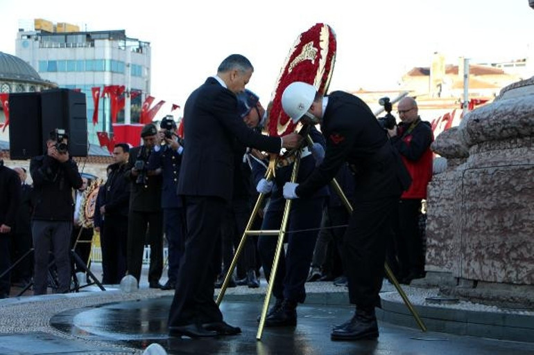 Taksim Meydanı’nda Atatürkü anma töreni
