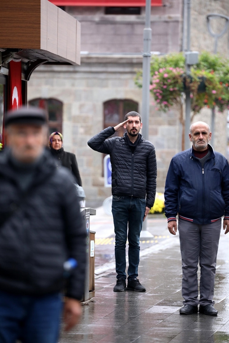 84 yıldır bitmeyen özlem... Saat 9u 5 geçe hayat 1 dakika durdu