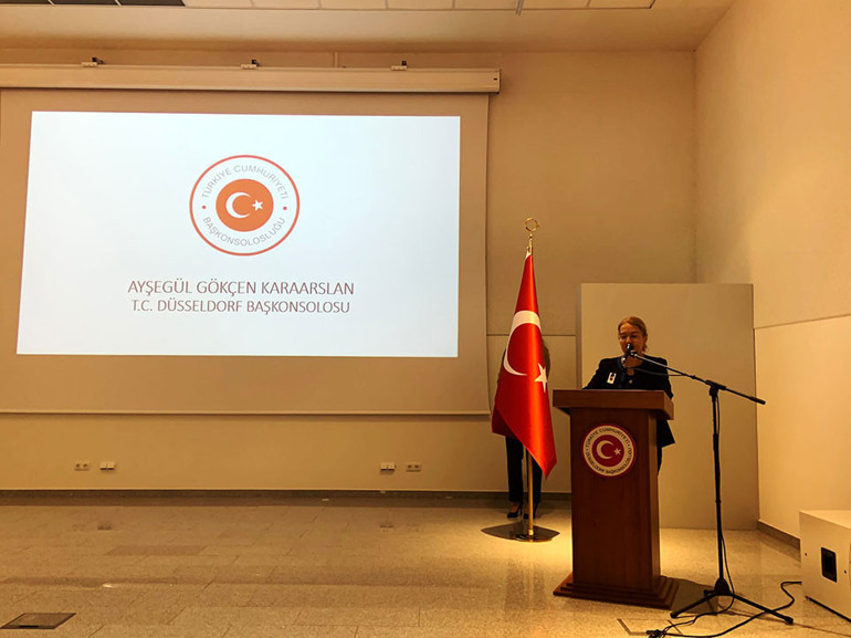Saatler 09.05’i gösterdiğinde tüm temsilciliklerde hayat durdu