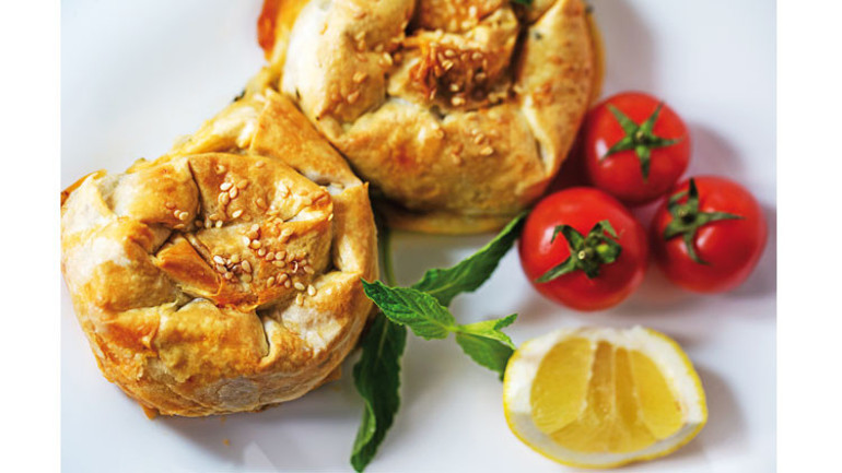 Böreği de olur, ekmeği de...