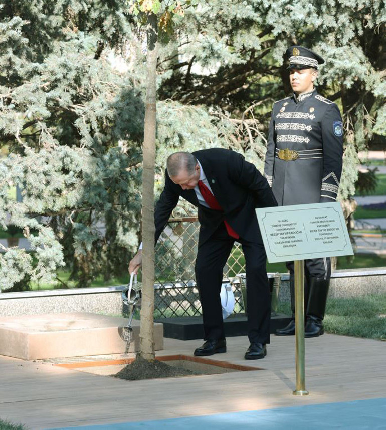 Son dakika... Cumhurbaşkanı Erdoğan Özbekistanda: AB kapısında 52 yıl bizi süründürdüler