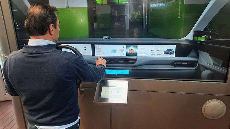 İstanbul’da AVM’de sergilenen TOGGa yoğun ilgi