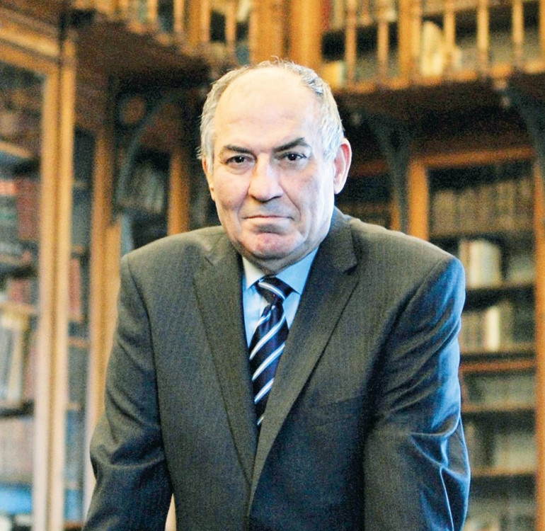 Kızıl güneşin ihtişamı, görkemli heykellerin gizemi