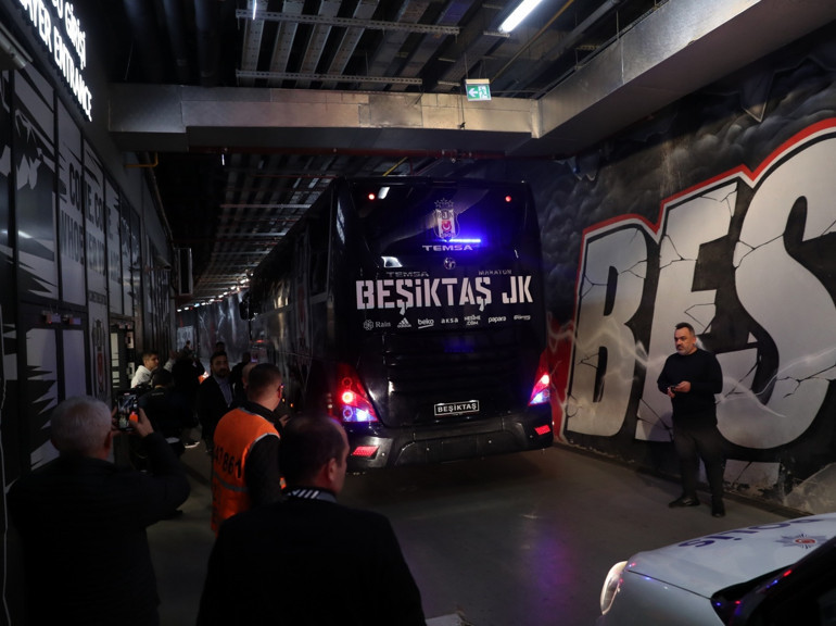 Son dakika: İstiklal Caddesi’ndeki patlama nedeniyle Beşiktaş - Antalyaspor maçı ileri bir tarihe ertelendi
