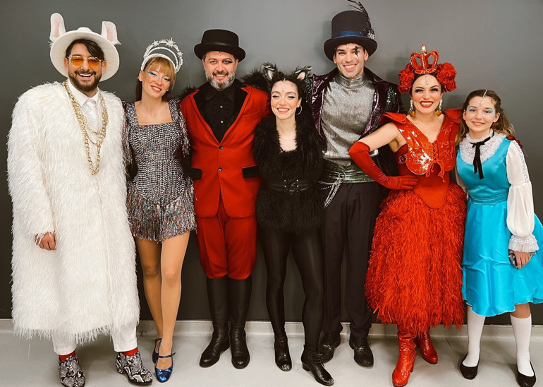 Alice Müzikali dönüyor