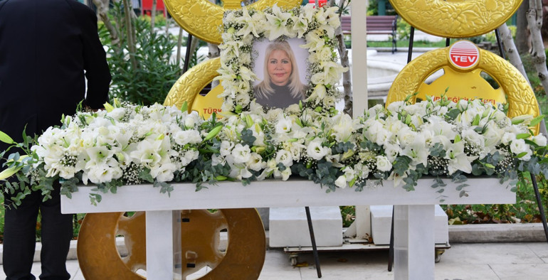 20 gündür hiçbir iz yok... İşkadını Dilek Ertek için gıyabi cenaze namazı kılındı