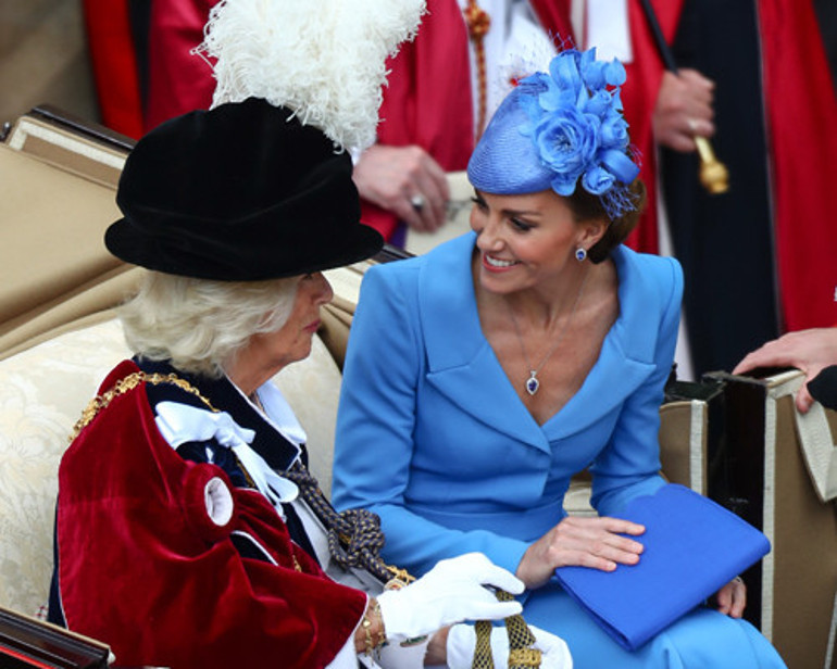 Buckinghamda gelin- üvey kaynana çekişmesi: Bu kez sahnede Kate ve Camilla