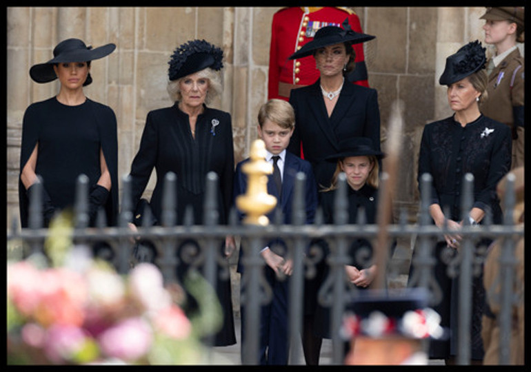 Buckinghamda gelin- üvey kaynana çekişmesi: Bu kez sahnede Kate ve Camilla