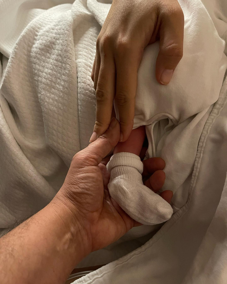 Doğum sonrası ilk fotoğraf... 4 Kasım 2025... Hoş geldin oğlum