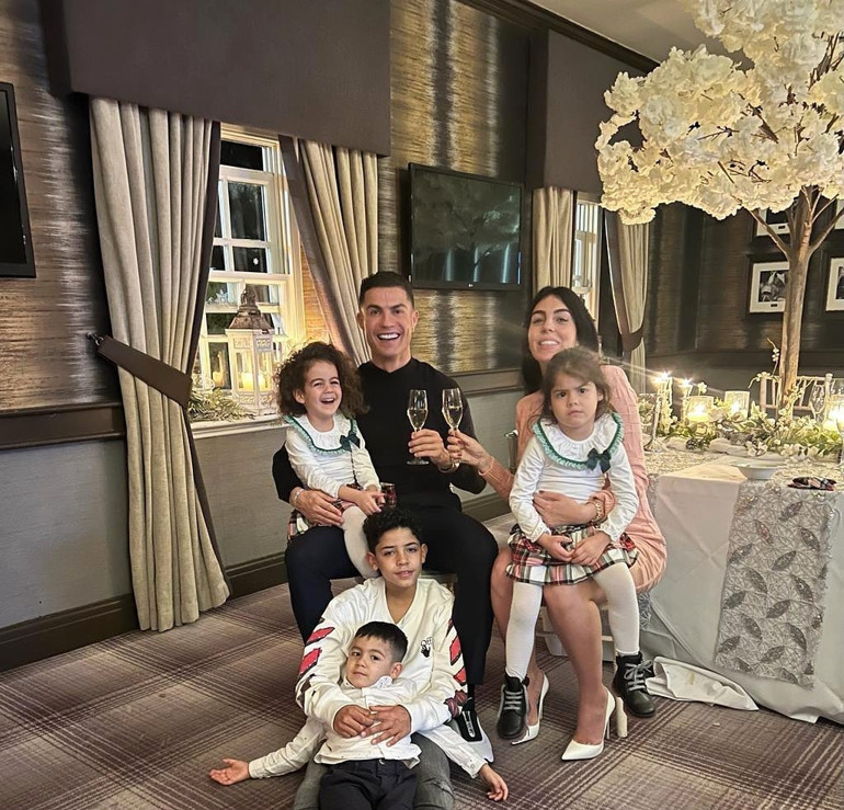Cristiano Ronaldonun röportajının yeni bölümü yürek dağladı Hayatımın en zor dönemiydi Küllerini evimde saklıyorum...