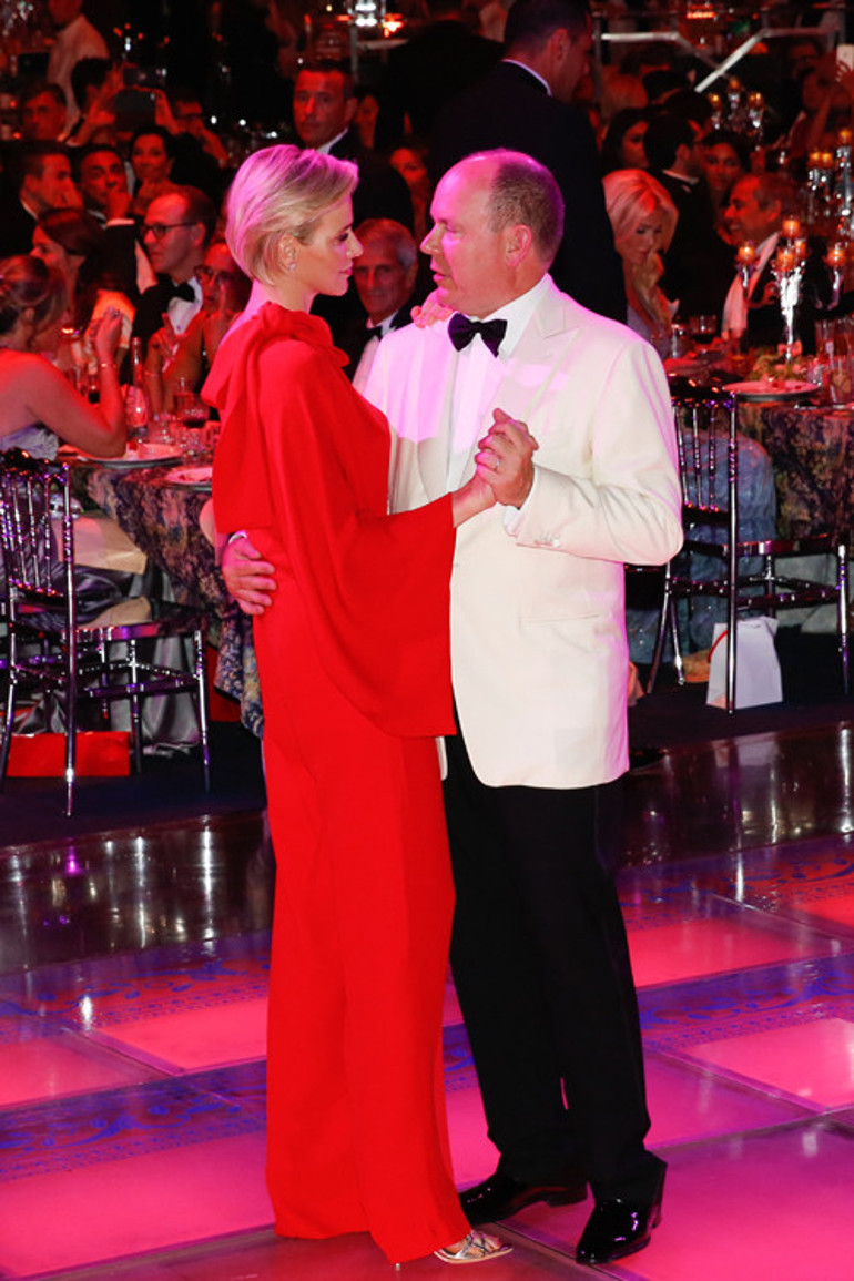 Aşk, evlilikten önce ölmüş:  Yalnız... Öpmezsen sevinirim
