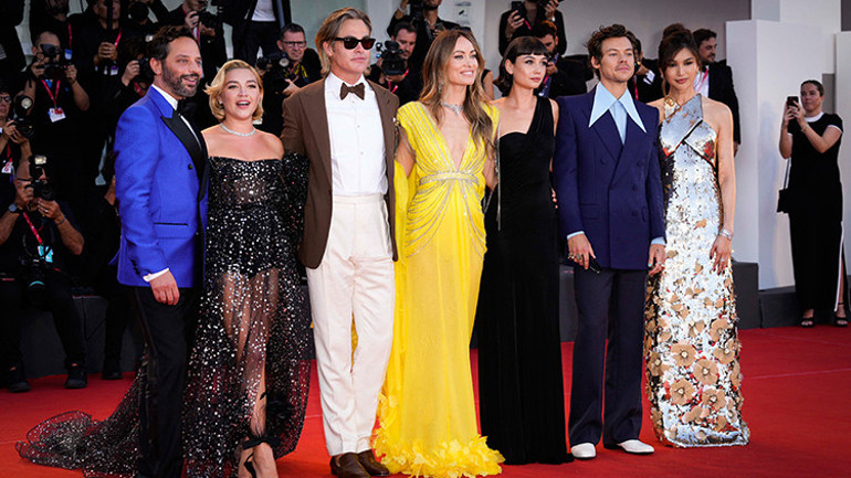 Olivia Wilde mutluluğu Harry Stylesın kollarında buldu… Peki ya film setindeki o kaçamak ne olacak