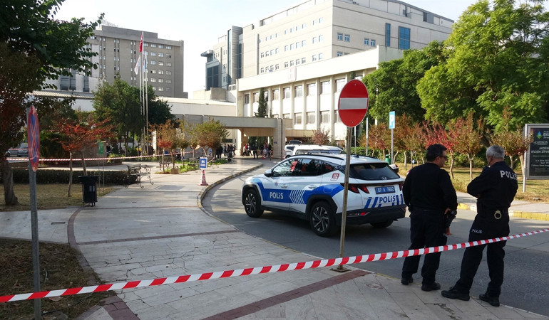 Doktora getirdiği hediye koli, polisi alarma geçirdi