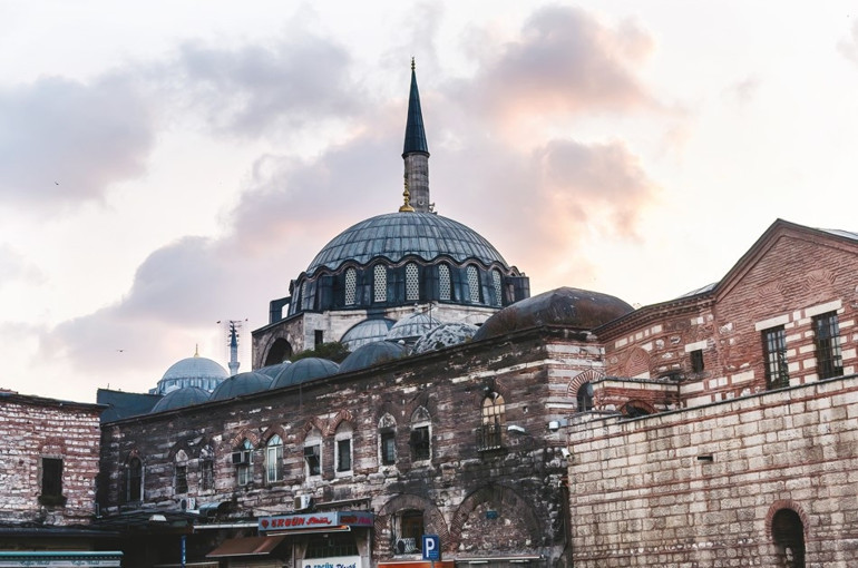 Büyülü kentin bilinmeyenleri