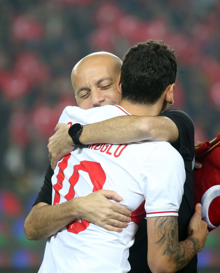 Cüneyt Çakıra Gaziantepte özel veda İlk 5 dakikayı yönetti, tribünlerden destek...