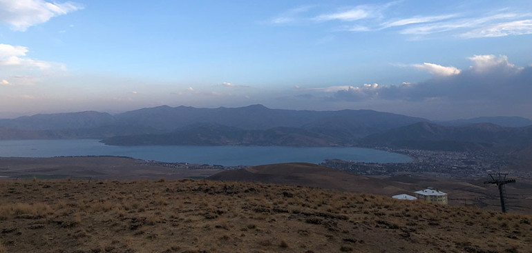 Nemrut Krater Gölü sonbaharda başka güzel