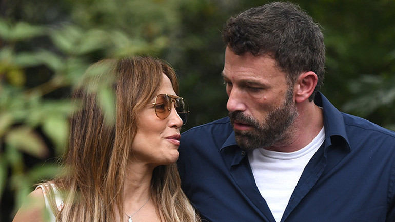 ‘Bennifer’ ilk TikTok’unu çekti, video bir anda viral oldu… Ben Affleck’in ağzındaki sakız herkesin dilinde