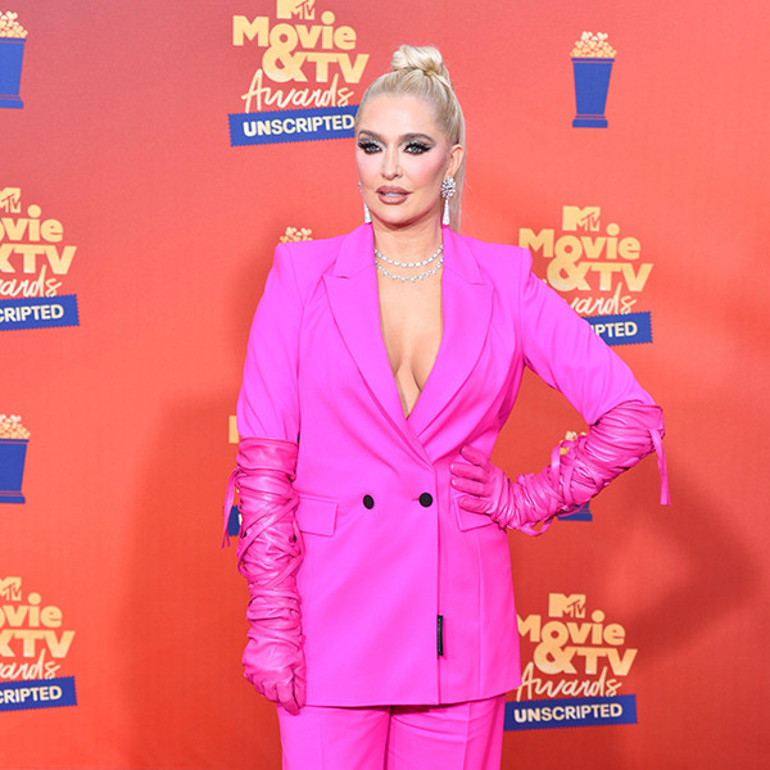 Tarihe geçen korkunç bir dolandırıcılık hikâyesi ve ünlü şarkıcı Erika Jayne’nin elmas küpeleri için verdiği utanç verici savaş
