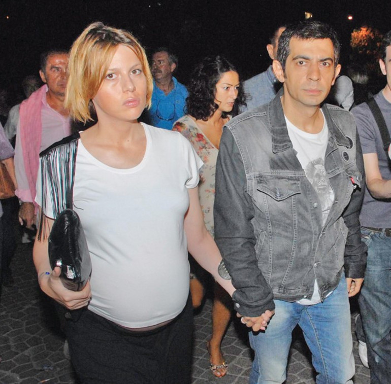 Ünlü çiftin mutlu günü... Doğuma 2 ay kala evlendiler