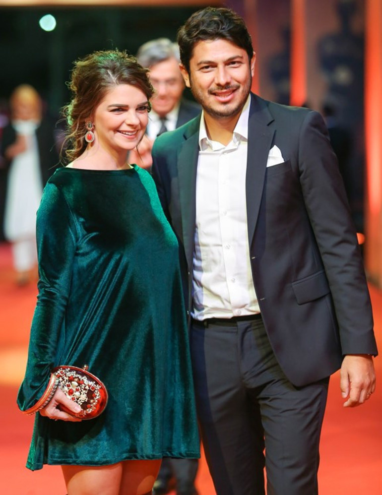 Ünlü çiftin mutlu günü... Doğuma 2 ay kala evlendiler