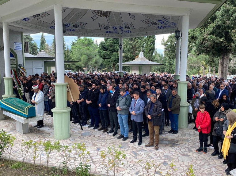 Tiyatrocuları taşıyan minibüste hayatını kaybeden Özgür Karataş, Samsun’da toprağa verildi