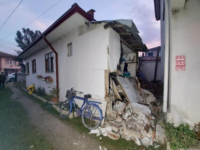 Son Dakika Deprem Haberi: Düzcede 5.9 büyüklüğünde deprem İstanbul ve Ankarada da hissedildi... 1i ağır 68 yaralı