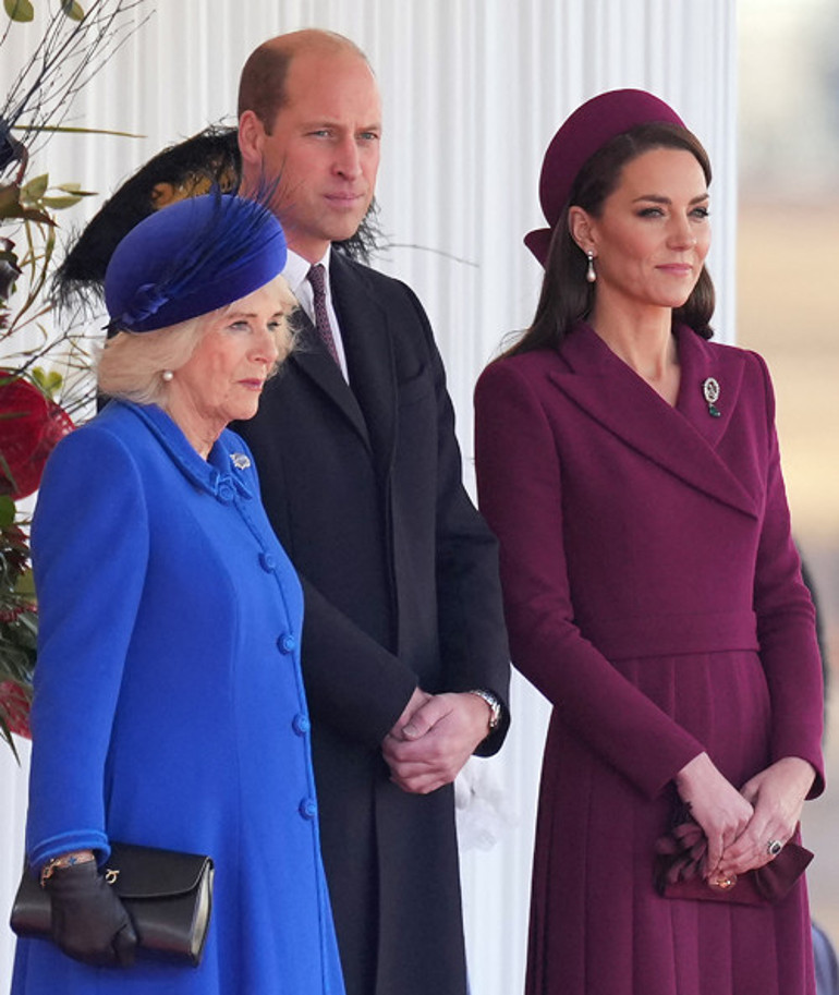 Kraliçenin incilerini bileğine taktı, gelin gibi süzüldü: İşte şimdi gerçek bir prenses oldu