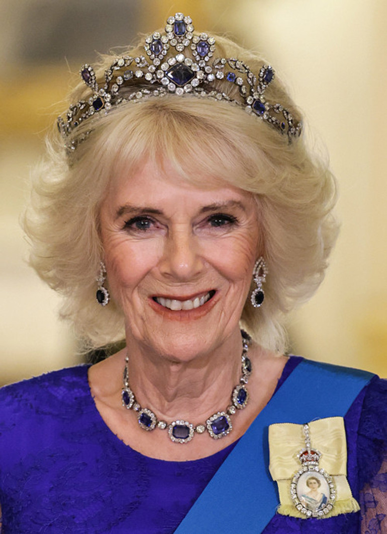 Ne çok bekledin bu tacı Kraliçe mezarında ters döndü