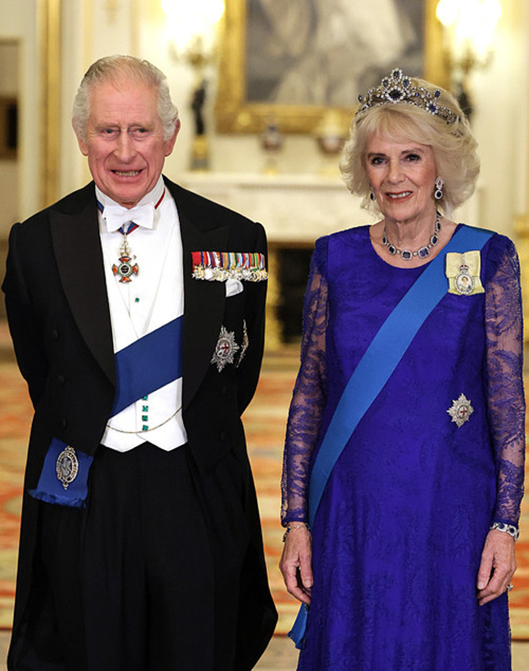 Ne çok bekledin bu tacı Kraliçe mezarında ters döndü