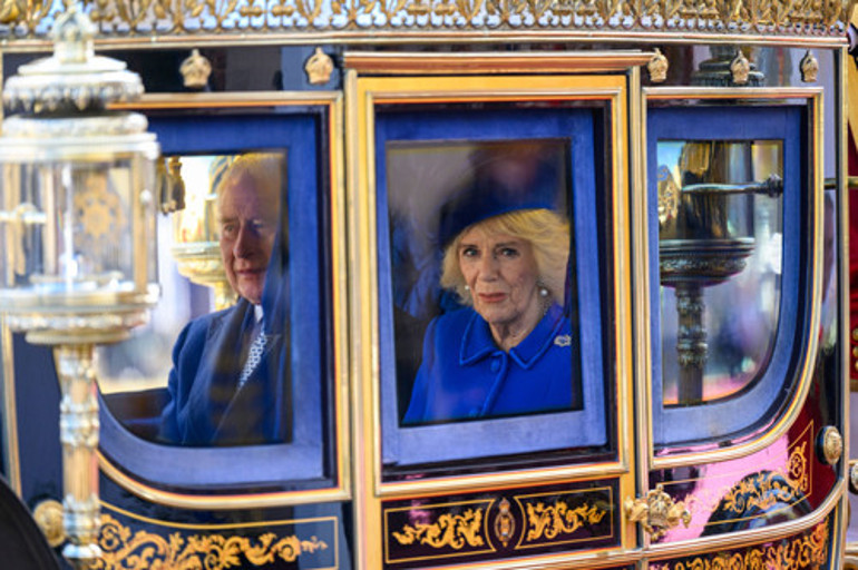 Ne çok bekledin bu tacı Kraliçe mezarında ters döndü