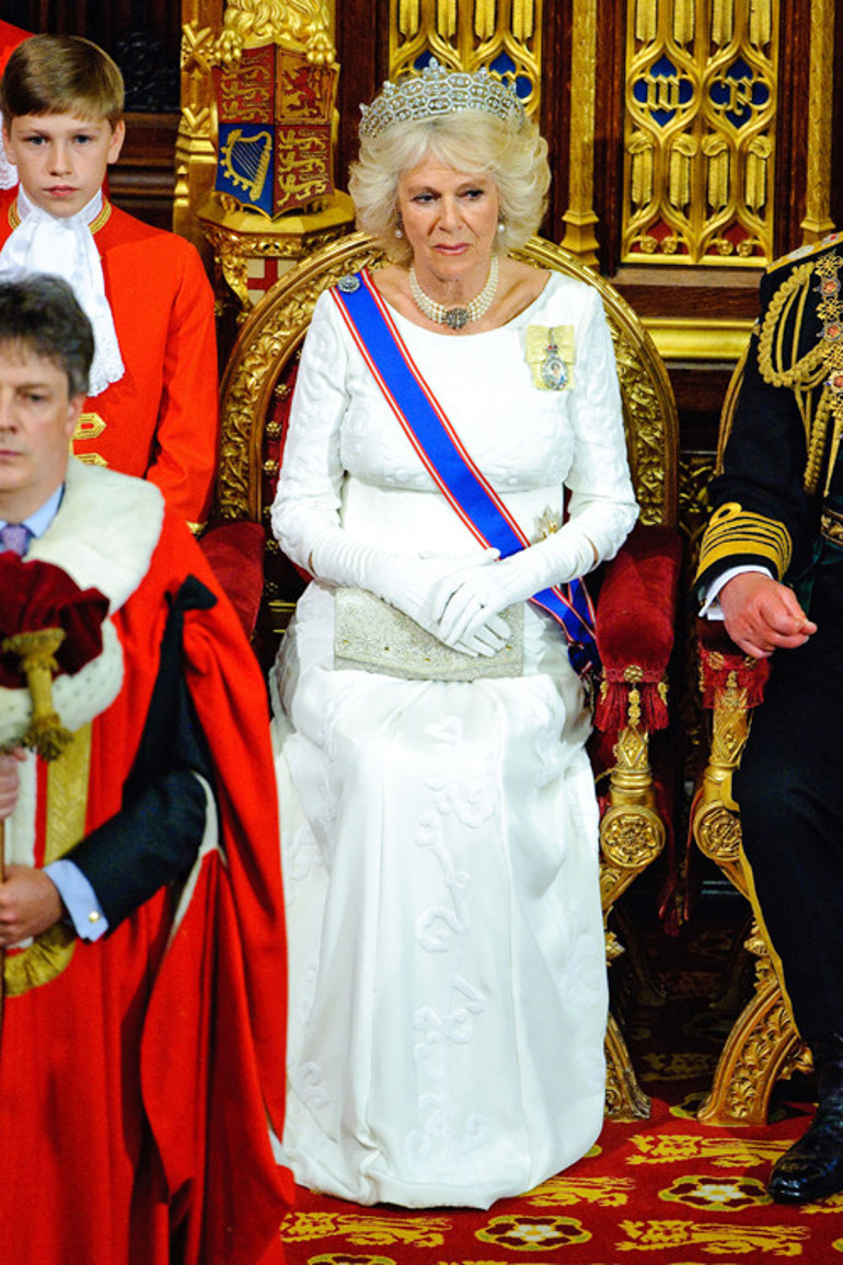 Ne çok bekledin bu tacı Kraliçe mezarında ters döndü