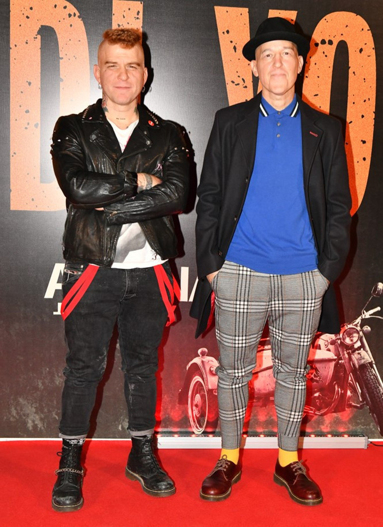 Kendi Yolumda filminin galasına ünlüler akın etti Hakan Özoğuz ve kardeşi Gökhan Özoğuz bir arada...