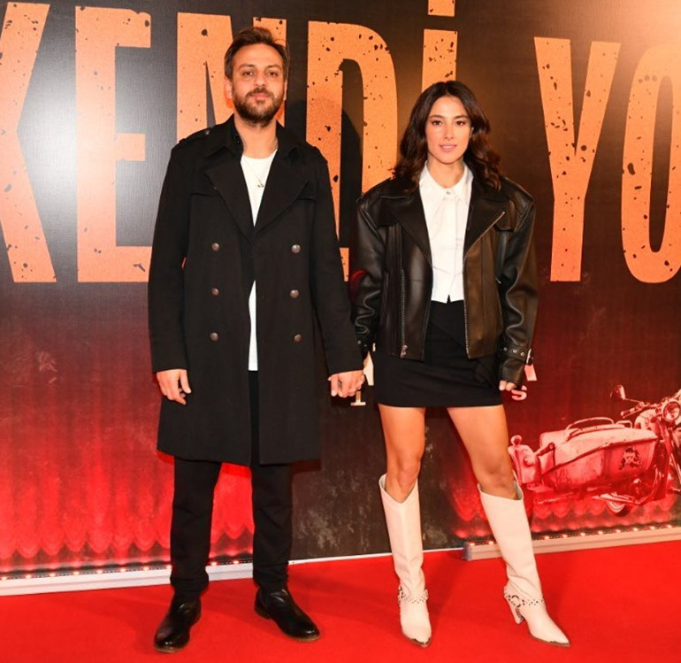 Kendi Yolumda filminin galasına ünlüler akın etti Hakan Özoğuz ve kardeşi Gökhan Özoğuz bir arada...
