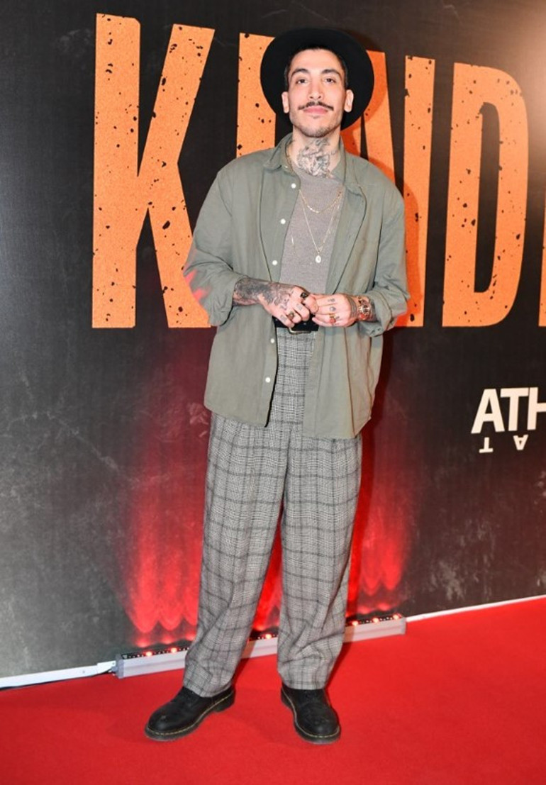 Kendi Yolumda filminin galasına ünlüler akın etti Hakan Özoğuz ve kardeşi Gökhan Özoğuz bir arada...