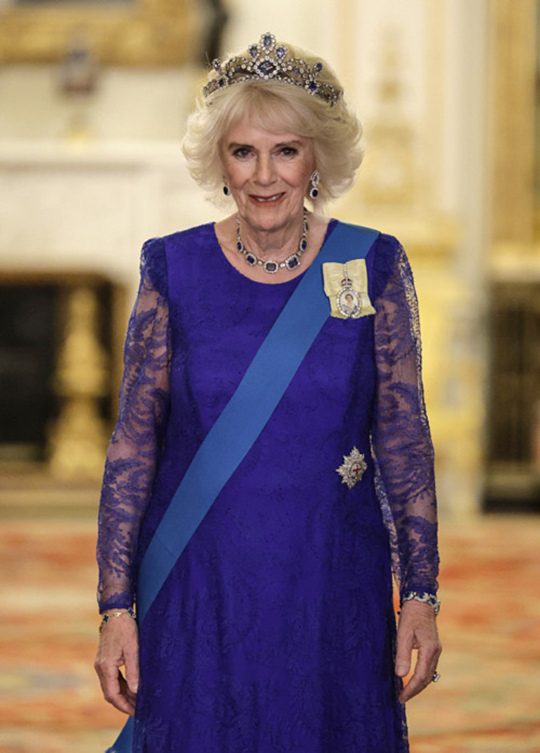 Ne çok bekledin bu tacı Kraliçe mezarında ters döndü