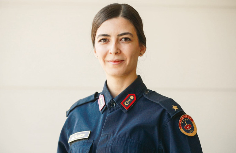 Kadına şiddete karşı kadın subaylar sahada