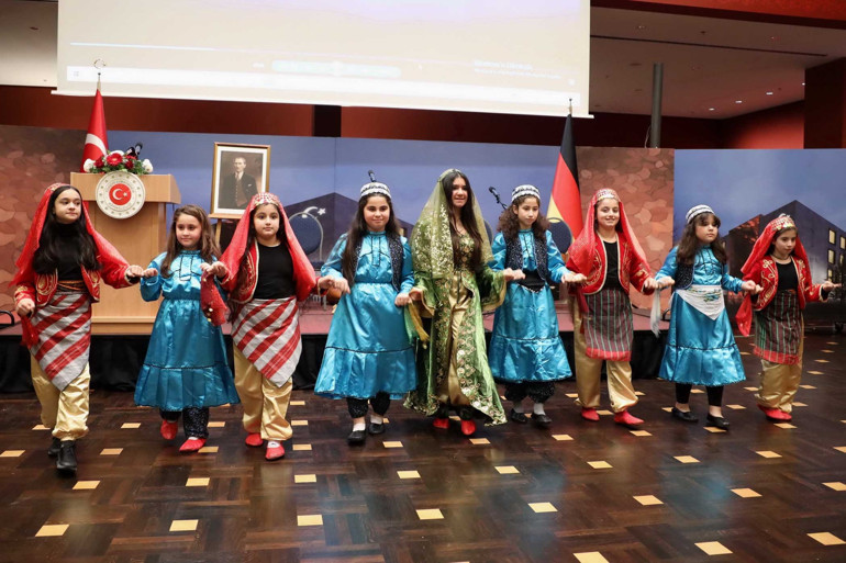 Avrupa’da Öğretmenler Günü coşkusu