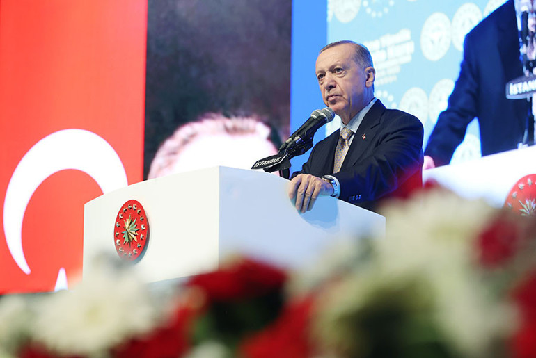 Son dakika... Cumhurbaşkanı Erdoğan: Teröristlerle kol kola Kandilde dolaşanlar bu milletin oylarının temsilcisi olamaz