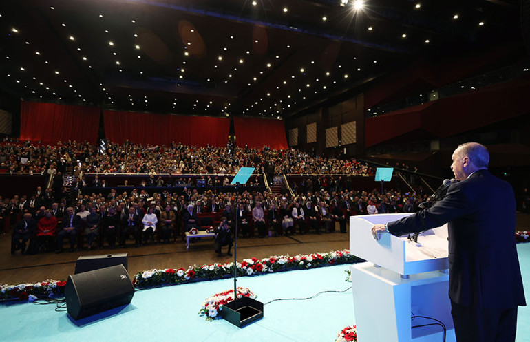 Son dakika... Cumhurbaşkanı Erdoğan: Teröristlerle kol kola Kandilde dolaşanlar bu milletin oylarının temsilcisi olamaz