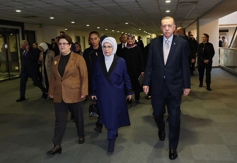 Son dakika... Cumhurbaşkanı Erdoğan: Teröristlerle kol kola Kandilde dolaşanlar bu milletin oylarının temsilcisi olamaz