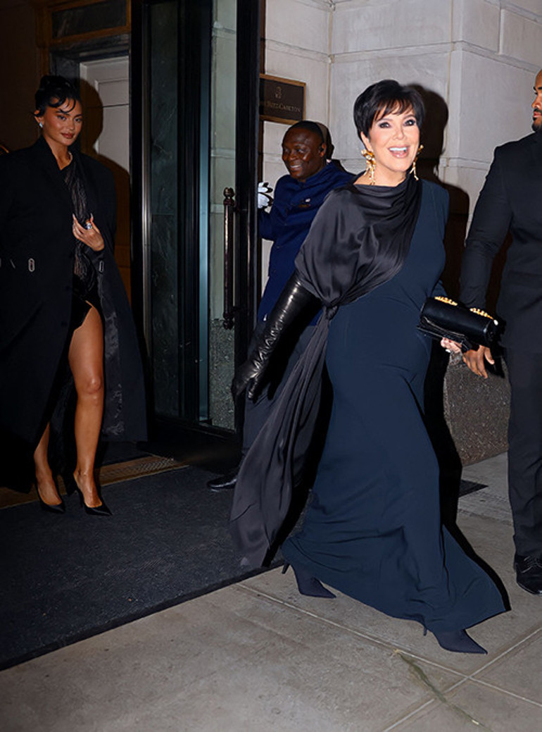 Para için kızlarını sıkıp sularını çıkardı: Onların kazandığı her şeyin yüzde 10’unu alıyor