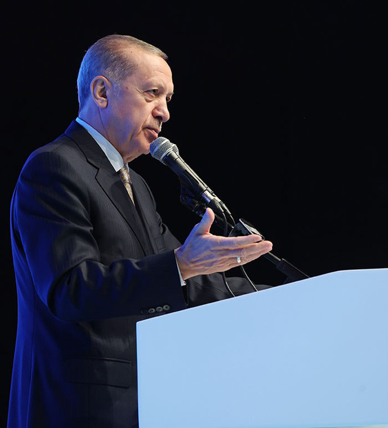 Son dakika... Cumhurbaşkanı Erdoğan: Teröristlerle kol kola Kandilde dolaşanlar bu milletin oylarının temsilcisi olamaz