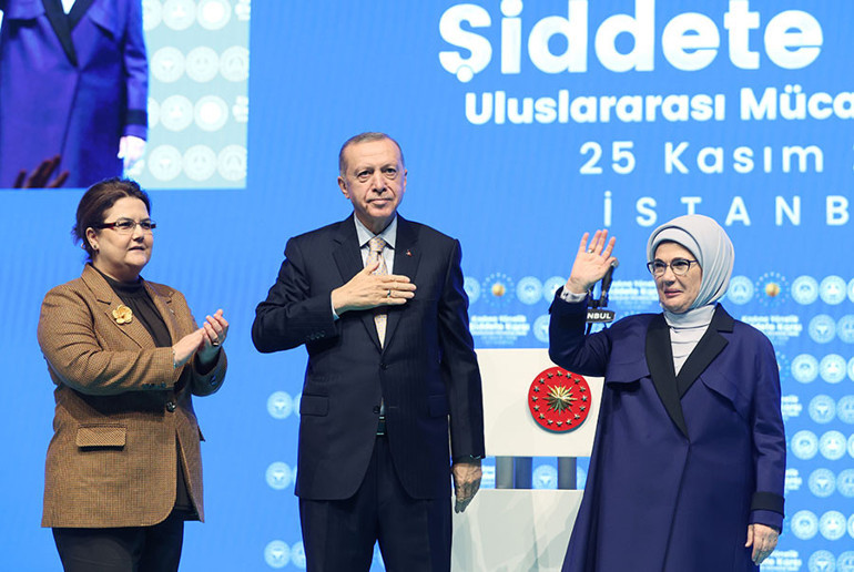 Son dakika... Cumhurbaşkanı Erdoğan: Teröristlerle kol kola Kandilde dolaşanlar bu milletin oylarının temsilcisi olamaz