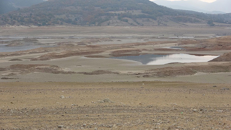 Bayramiç Barajında su seviyesi düşünce antik kentteki 1500 yıllık kalıntılar 30 yıl sonra tekrar ortaya çıktı