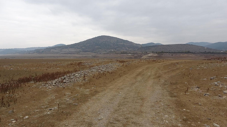 Bayramiç Barajında su seviyesi düşünce antik kentteki 1500 yıllık kalıntılar 30 yıl sonra tekrar ortaya çıktı