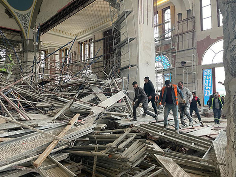 Batman’da cami inşaatında iskele çöktü: 1 kişi hayatını kaybetti, 19 yaralı