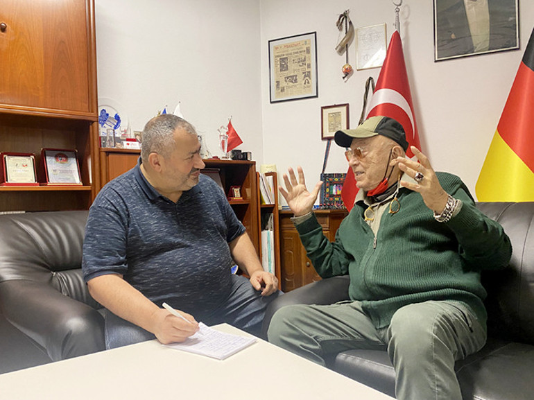 Tiyatrodan hiç vazgeçmedi