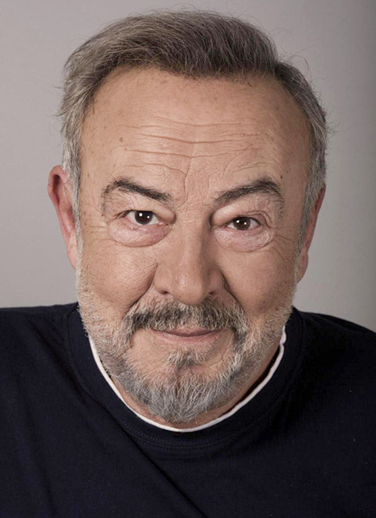 Tiyatrodan hiç vazgeçmedi