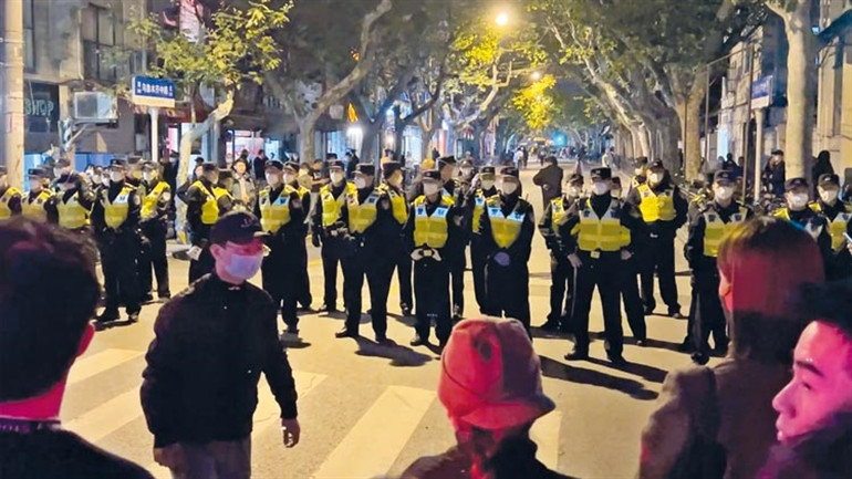 Çinde korkulan gerçekleşiyor... 13 şehirde isyan sesleri yükseldi