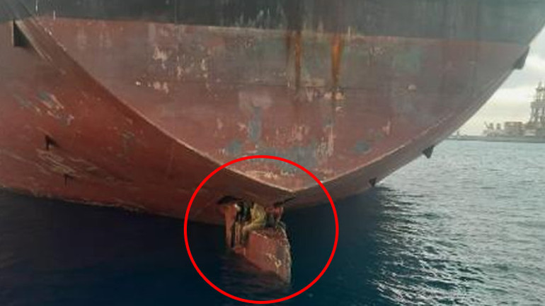 Akılalmaz görüntü: Geminin dümeninde 11 gün seyahat ettiler